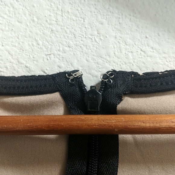 Black Lacey Dress Size Xl .Great Condition Zips in Back . - Picture 6 of 7